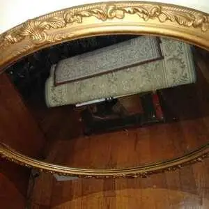 BEAUTIFUL LIKE NEW LOOKS NEW EXPESIVE ROUND LARGE ROYAL MIRROR