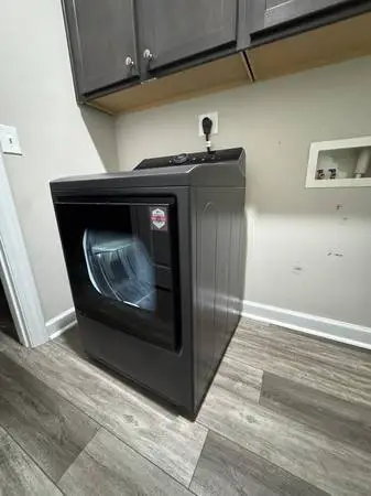 Like-New LG 7.3 cu ft Electric Dryer (Matte Black)