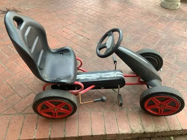 Kids peddle car