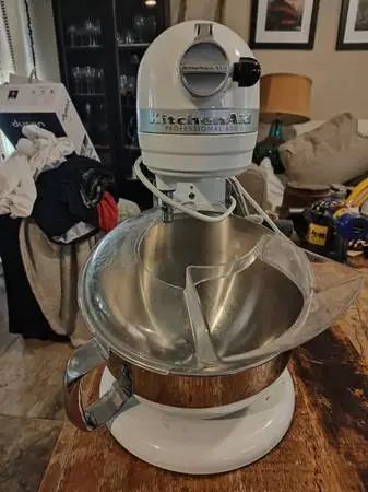 KitchenAid Professional 600 Stand Mixer Pasta maker attachment include