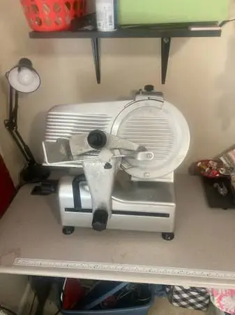 Automatic deli slicer