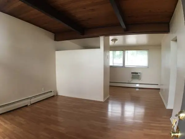 Dont miss this PET-FRIENDLY 1 BD in convenient location (735-2)