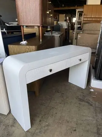 Artisto Contemporary Console Table with Elegant Ash Veneer Finish - White