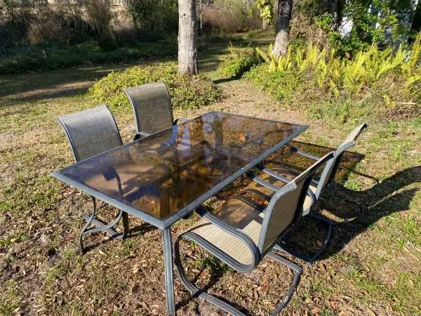 Outdoor dining set-very comfortable!
