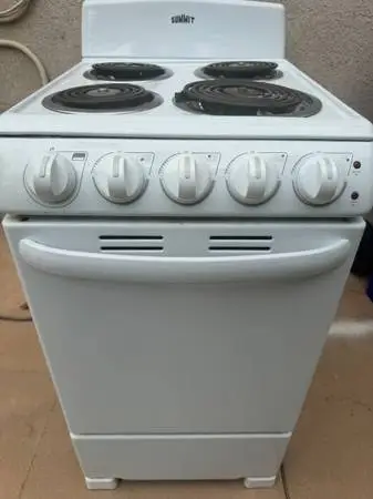 Stove ,  20  Electric .Used but clean with elecrtric cord
