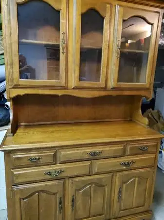 Beautiful Solid Wood China Cabinet