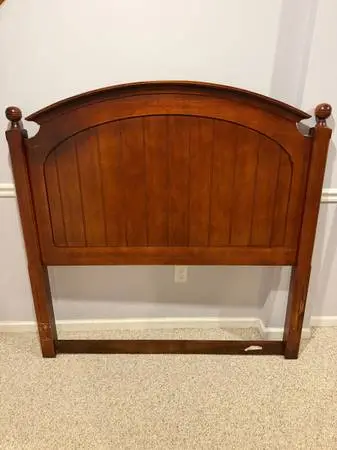Full size bed headboard (wood)