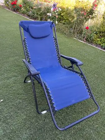 Zero - Gravity Lounge Chair.
