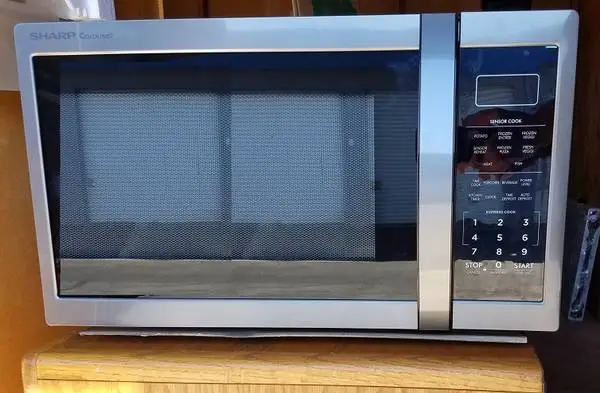 Microwave Oven - 1.4 cuft 1100 Watts - Sharp