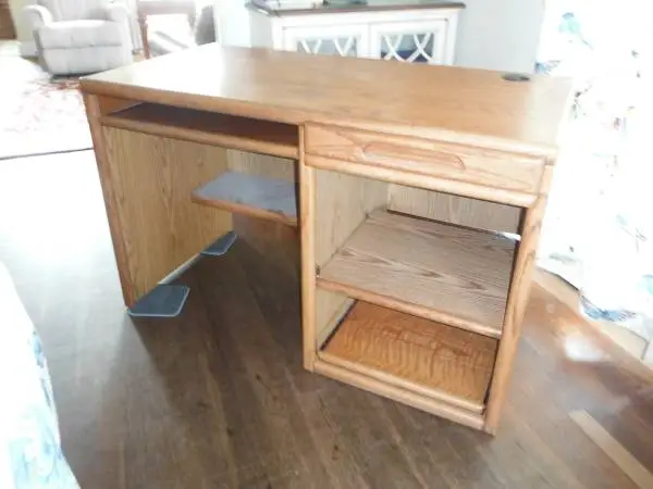 COMPUTER DESK