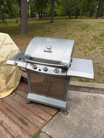 Ss gas grill.