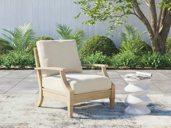 Ashley Clare View Outdoor Lounge Chair