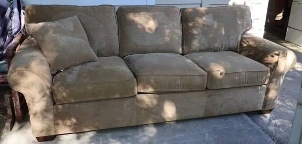 Big 7 1/2 Comfy Couch in CHICO