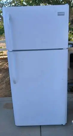 18 cu ft white Frigidaire fridge w delivery