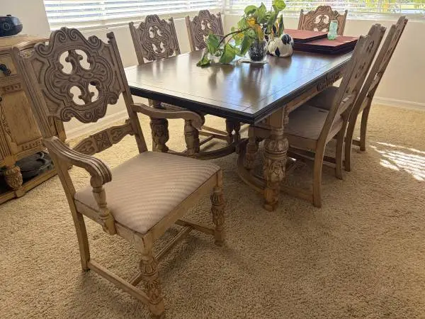 Large 7 Dinning Room Table & Hutch
