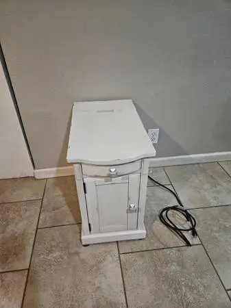 Night stand (1)