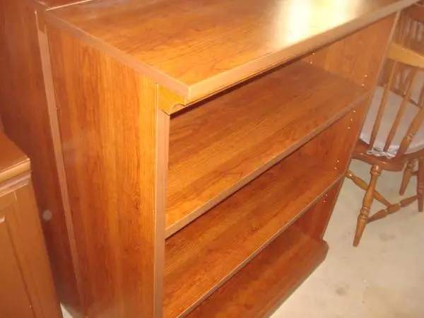 3 nice book shelfs,