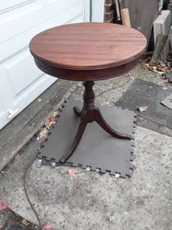 Mahogany lamp stand table