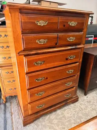 Chest of drawers