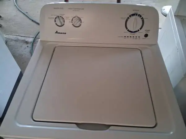 Amana (Whirlpool)Washer .  LIKE NEW CONDITION.