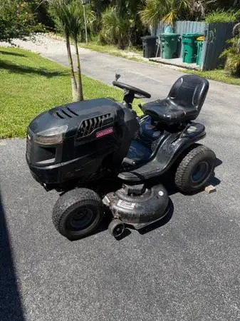 Riding lawnmower