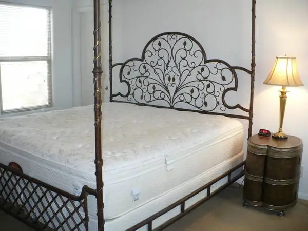 King Iron Bed