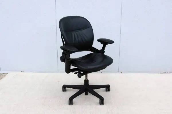 Steelcase Leap Adjustable Ergonomic Office Desk Chair in Black Leather