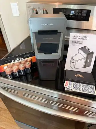 Card shuffler 6 deck  electric or batteries