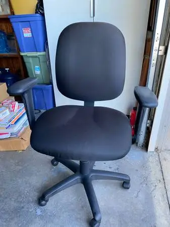 COMPUTER CHAIR BLACK - EXCELLENT CONDITION