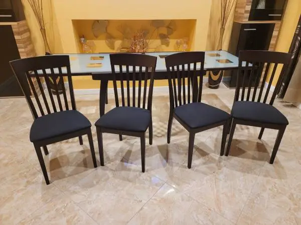 AUTHENTIC ITALIAN DINING ROOM SET - EXTENDABLE TABLE AND 4/8 CHAIRS