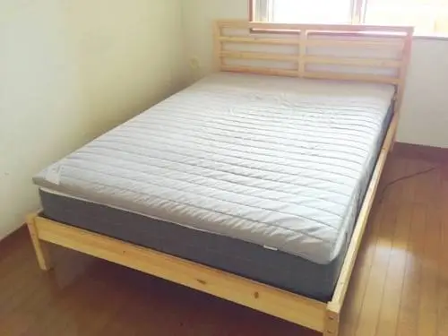 Brownish Queen and Full beds, Queen, Twin Air Mattress, Delivery?