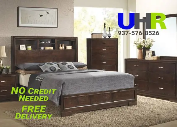 Walnut Queen Bedroom Group - 5pc Set with Dresser