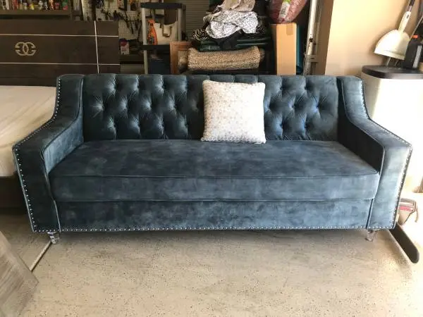 Beautiful 4 month old Couch