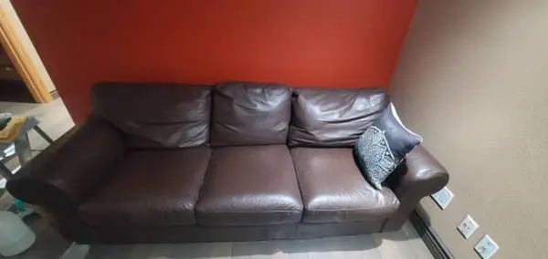 Couch, coffee & end table
