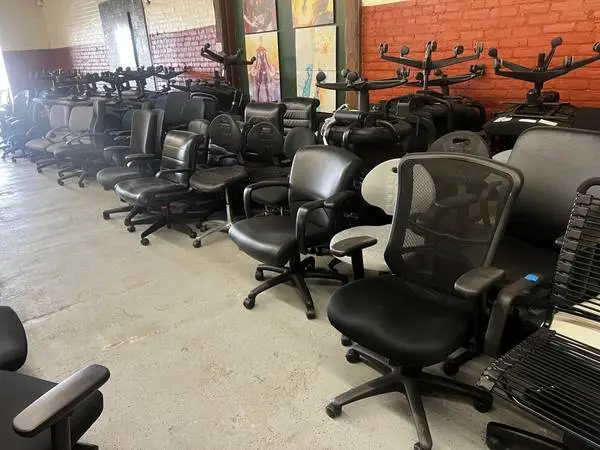 LOTS OF ERGONOMIC OFFICE CHAIRS     -can deliver-