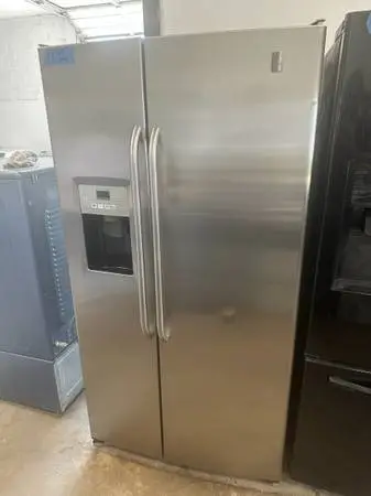 GE Profile Stainless Steel Refrigerator W Ice & Water 713-376-0356