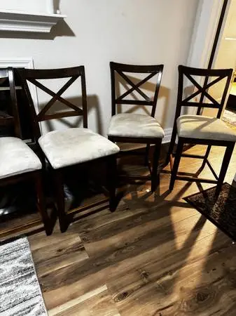 4 Kitchen table chairs