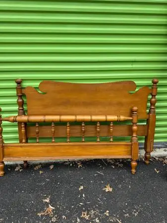 Vintage light honey maple full size bed