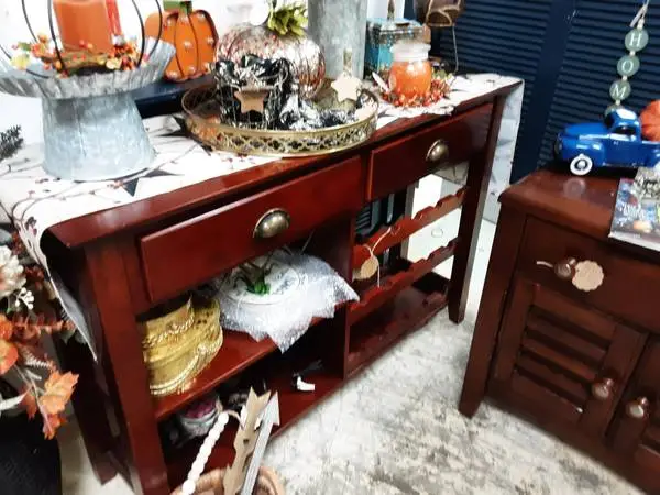 Bombay Table