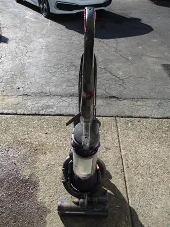 DYSON DC25 VACUUM