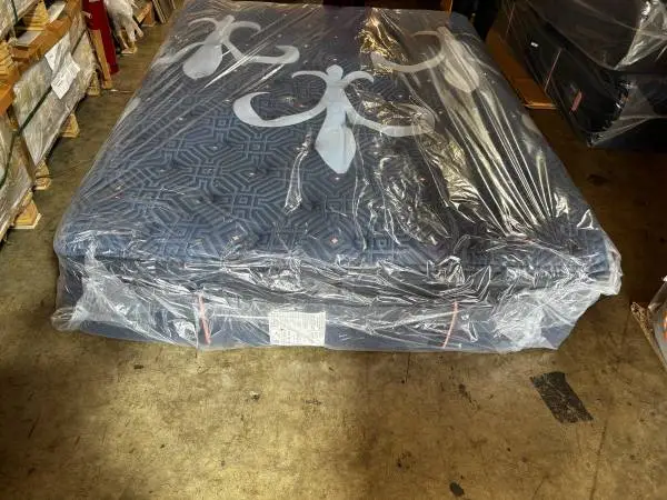 New Queen Stearns and Foster Luxe Estate Medium PillowTop Mattress $4099