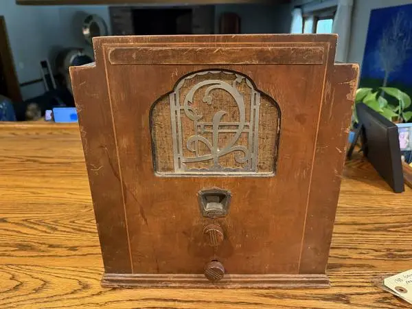 1933 Grunow Model 500 Tombstone AM Tube Radio