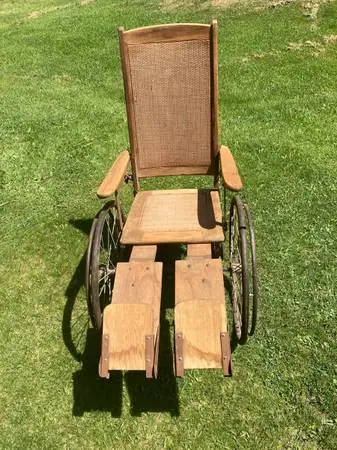 ANTIQUE WHEELCHAIR (excellent condition)