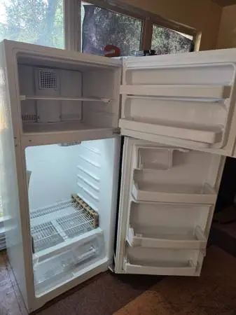 Whirlpool / White Fridge   Financing at $49