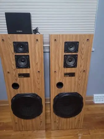 Fisher 3-way speaker system