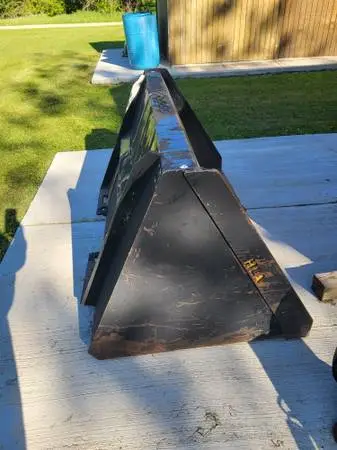 Skid steer bucket