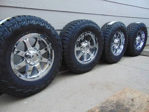 18X9 Chrome Gear Offroad LT 275 70 18 Goodyear M/T Tires *6X5.5*6X135*