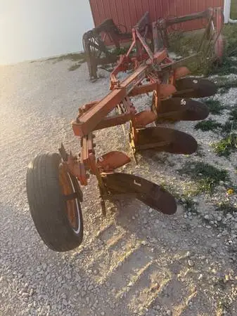 Allis Chalmers plow