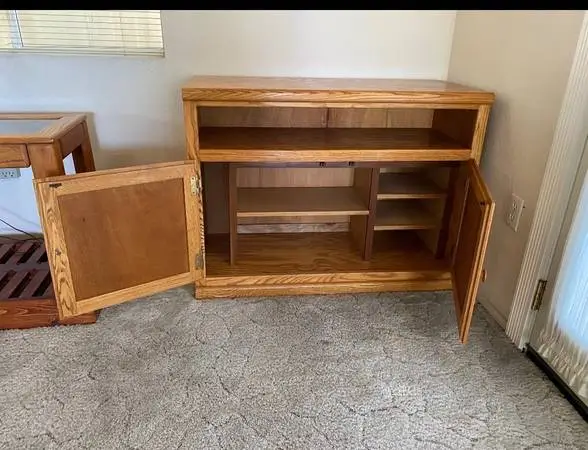 OAK TV STAND