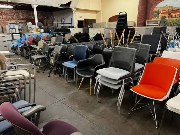 GUEST CHAIRS / CLIENT CHAIRS     -can deliver-